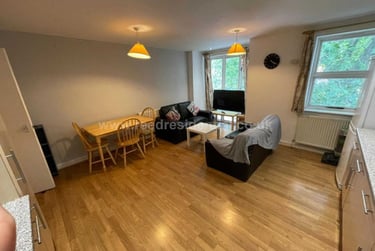 4 bed flat, Chapel Court, Lenton, Lenton, Nottingham, NG71HP - Image 1