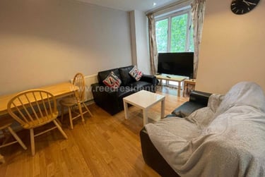 4 bed flat, Chapel Court, Lenton, Lenton, Nottingham, NG71HP - Image 2