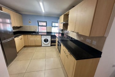 6 bed flat, G Arthur Avenue, Lenton, Lenton, Nottingham, NG72HE - Image 2