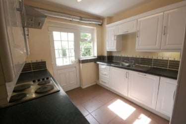 5 bed house, Fladbury Crescent, Selly Oak, Selly Oak, Birmingham, B296PH - Image 2