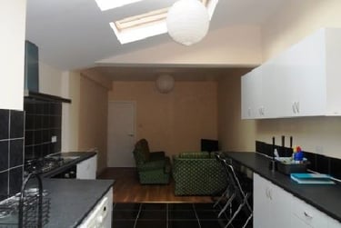 6 bed house, Dartmouth Road, Selly Oak, Selly Park, Birmingham, B296DR - Image 2