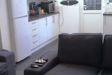 5 bed house, Holly Grove, Selly Oak, Selly Park, Birmingham, B296EQ - Image 1