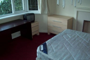 2 bed house, Weoley Court,, Selly Oak, Birmingham, B296NH - Image 2