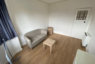 1 bed flat, Weoley Court,, Selly Oak, Birmingham, B296NH - Image 1