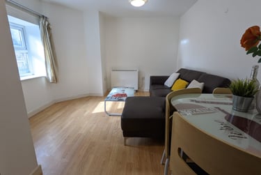 3 bed flat, Barlow Moor Road, West Didsbury, Manchester, M202UT - Image 1