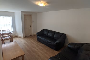 2 bed flat, Mauldeth Road West, Fallowfield, Manchester, M203WB - Image 1