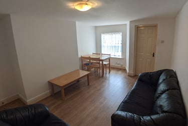 2 bed flat, Mauldeth Road West, Fallowfield, Manchester, M203WB - Image 2