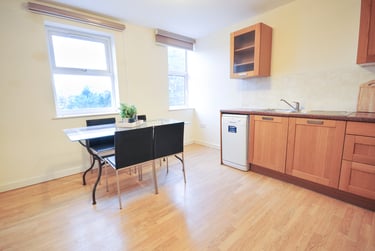 2 bed flat, Barlow Moor Road, West Didsbury, Manchester, M202UT - Image 5
