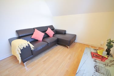 2 bed flat, Barlow Moor Road, West Didsbury, Manchester, M202UT - Image 1