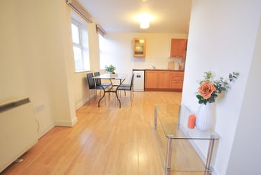 2 bed flat, Barlow Moor Road, West Didsbury, Manchester, M202UT - Image 3