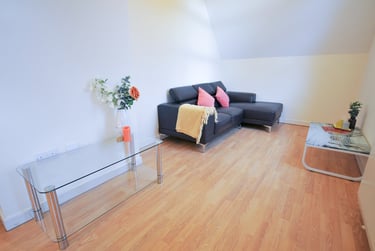 2 bed flat, Barlow Moor Road, West Didsbury, Manchester, M202UT - Image 2