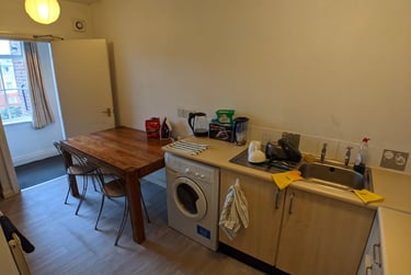 3 bed flat, Swinton Grove, Ardwick, Manchester, M130EU - Image 1