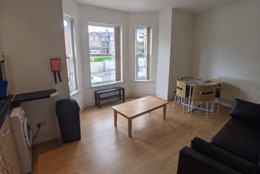 2 bed flat, Wellington Road, Withington, Manchester, M203FU - Image 2