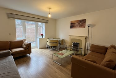 2 bed flat, Mitford Road, Fallowfield, Manchester, M146NT - Image 1