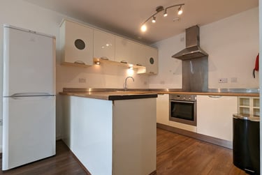 2 bed flat, Denmark Road, Rusholme, Manchester, M156AZ - Image 1
