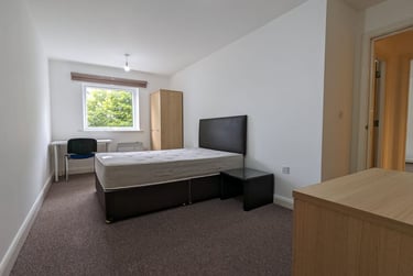 2 bed flat, Denmark Road, Rusholme, Manchester, M156AZ - Image 2