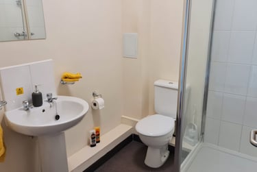 Deluxe Student Studio - Image 7