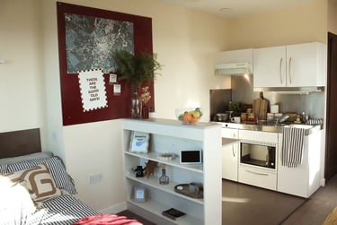 Deluxe Student Studio - Image 6