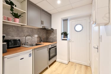 Classic Studio at Cadnam Hall, 65 Cadnam Close, Harborne, Birmingham, B170PX - Image 7