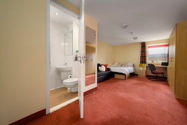 6 Bedroom Apartment – Deluxe - Image 1