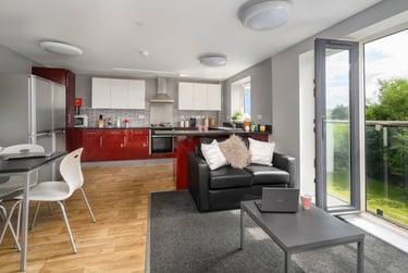 5 Bedroom Apartment – Deluxe Room - Image 2