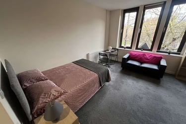 1 bed studio, St James Row, Devonshire Green, Sheffield, S12EU - Image 6