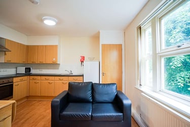 3 bed flat, Broomgrove Crescent, Broomhill, Sheffield, S102LQ - Image 1