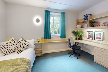 Large Ensuite Room at Broadgate Park, Turnpike Lane, Beeston, Nottingham, NG92RX - Image 1