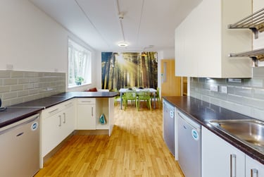 Ensuite Room at Broadgate Park, Turnpike Lane, Beeston, Nottingham, NG92RX - Image 2