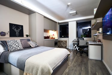 Classic Plus at Richmond House, Terminus Terrace, City Centre, Southampton, SO143PN - Image 1