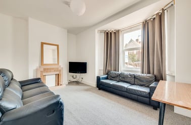 St Martins Terrace, Christchurch, Kent - Image 2