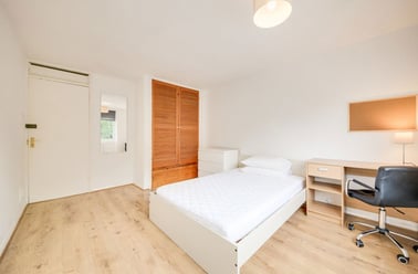 Long Meadow Way, Hales Place, Kent - Image 2