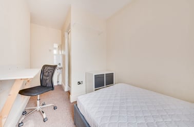 Northgate (Flat), Christchurch, Kent - Image 3