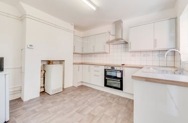 St Martins Terrace, Christchurch, Kent - Image 2