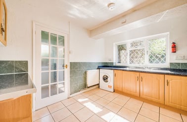 Vauxhall Avenue, Hales Place, Kent - Image 3