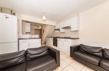 Suffolk Road, Christchurch, Kent - Image 2