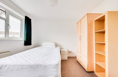 St Michaels Road - Room, St Stephens, Kent - Image 2