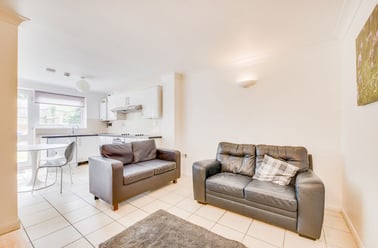 Regency Place -Room, Christchurch, Kent - Image 2