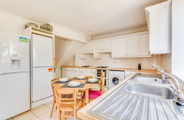 Warwick Road - Room, Christchurch, Kent - Image 2
