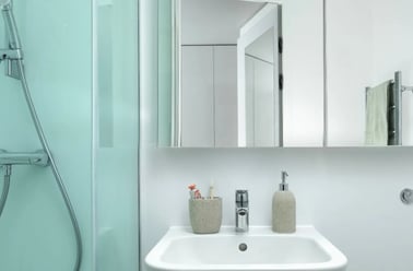 Medium En Suite, Scape Guildford, 1 Kernel Court, Walnut Tree Close, Guildford - Image 2