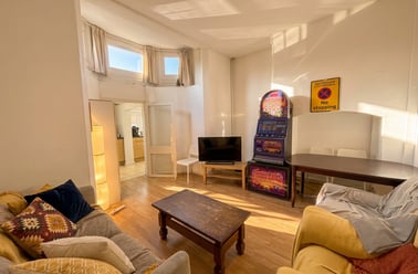 Forest Road West F 1 - 5 Bed Bills Inc, Arboretum, Nottingham - Image 2