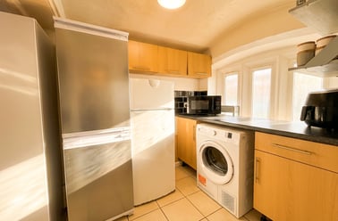 Forest Road West F 1 - 5 Bed Ex Bills, Arboretum, Nottingham - Image 3