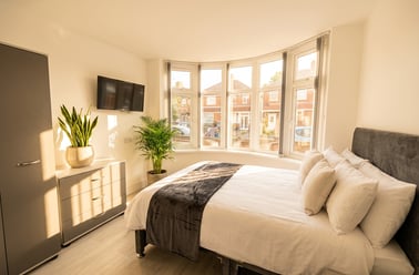 Queens Road - 7 bed, Beeston, Nottingham - Image 2