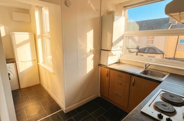 c Peveril Street - 1 Bed Ex Bills - Student, Radford, Nottingham - Image 2