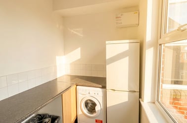 c Peveril Street - 2 Bed Bills Inc, Radford, Nottingham - Image 2