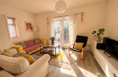 Sherwin Road - 5 Bed Ex Bills, Lenton, Nottingham - Image 2