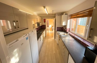 Mettham Street - 4 Bed Bills Inc, Lenton, Nottingham - Image 2