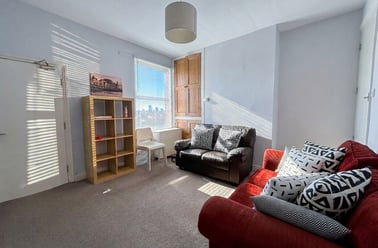 City Road - 4 bed, Dunkirk, Nottingham - Image 2