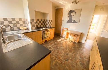 Derby Street - 3 Bed Ex Bills, Beeston, Nottingham - Image 3