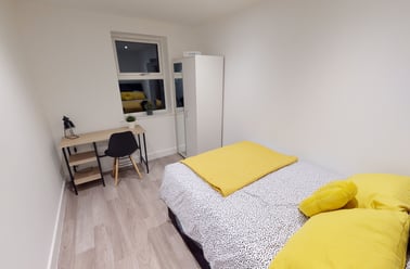 Raddlebarn Court First Floor, Selly Park, Birmingham - Image 3